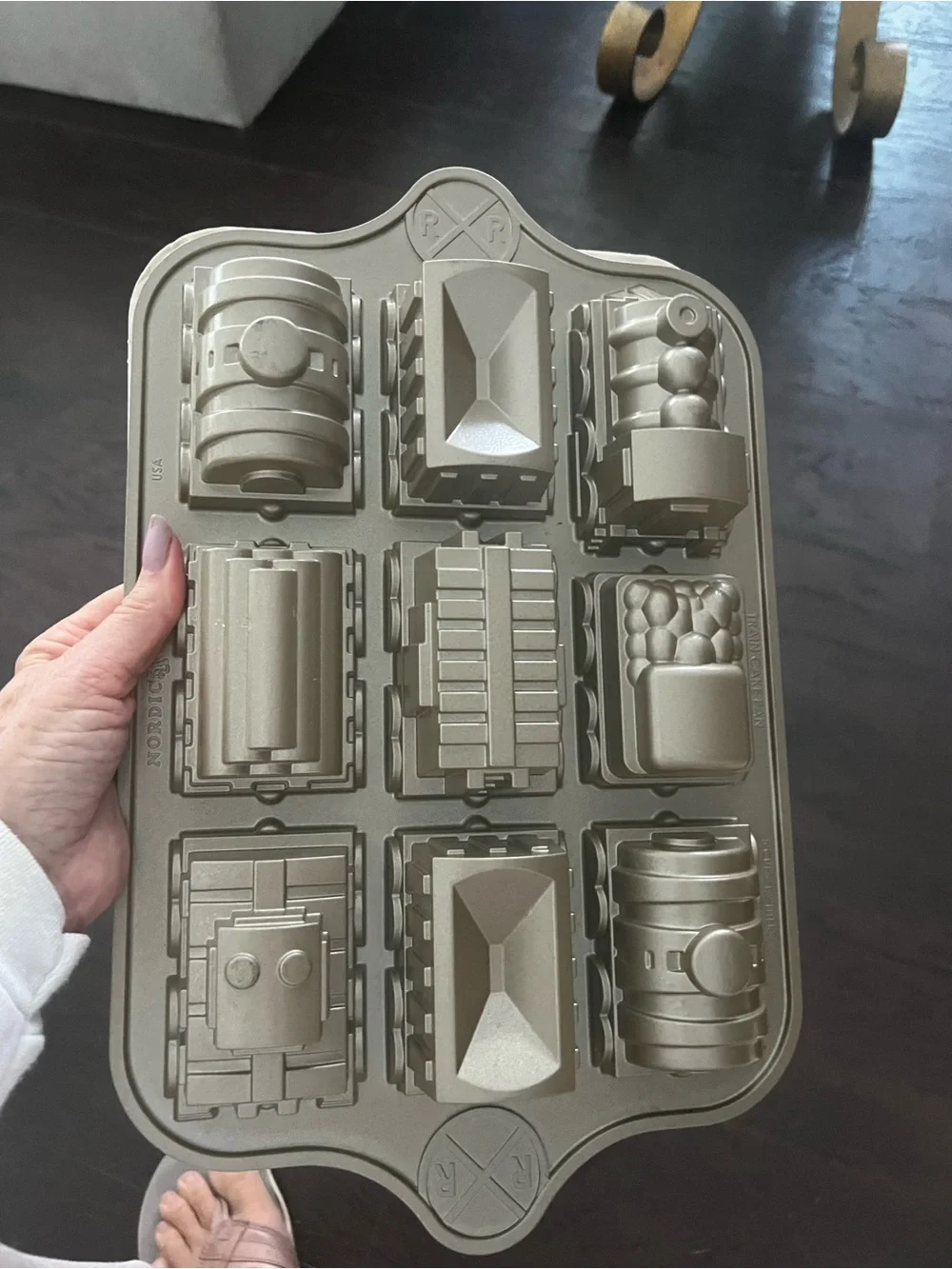 Williams Sonoma decorative tin
